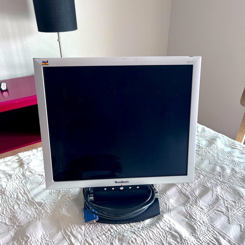 ViewSonic VA721 LCD Desktop PC Computer Monitor Sz 17”